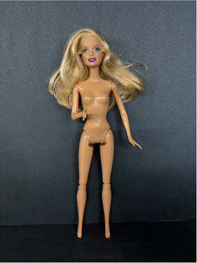 1999 Barbie Doll Girls Toy Blonde Hair Beige Body